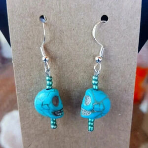 Set of really cool skulls earrings NWT...925 silver